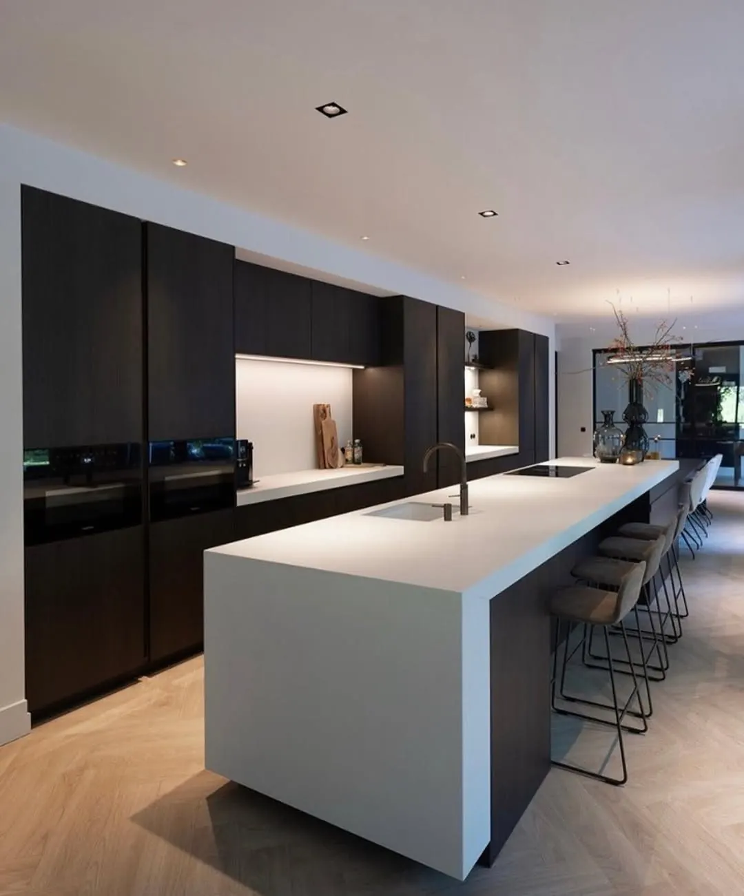 Kitchen with breakfast bar