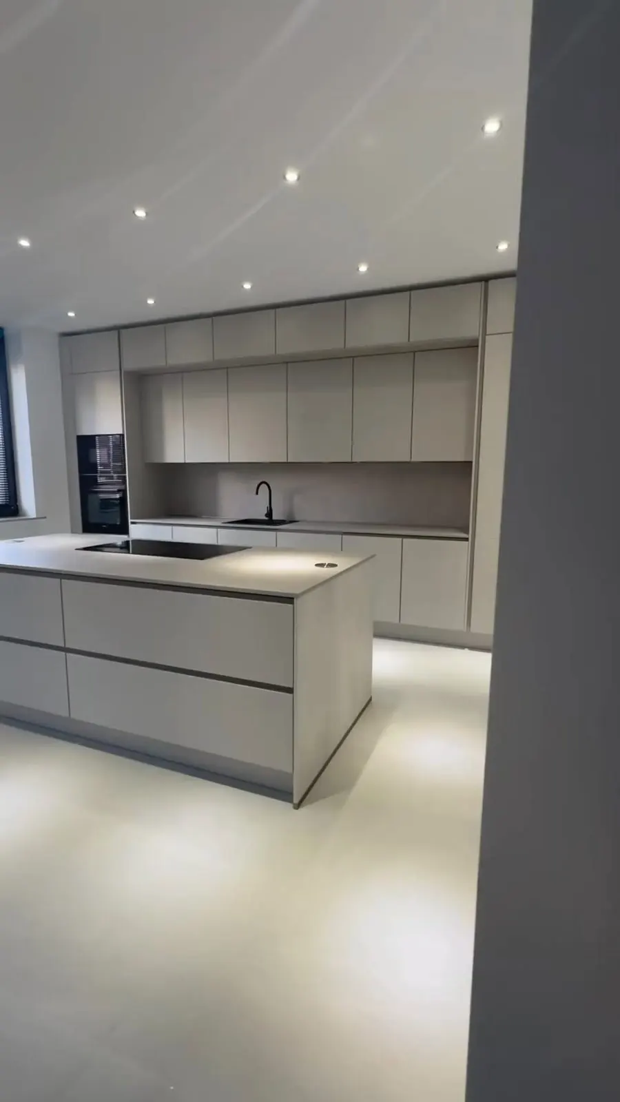 Kitchen with integrated columns