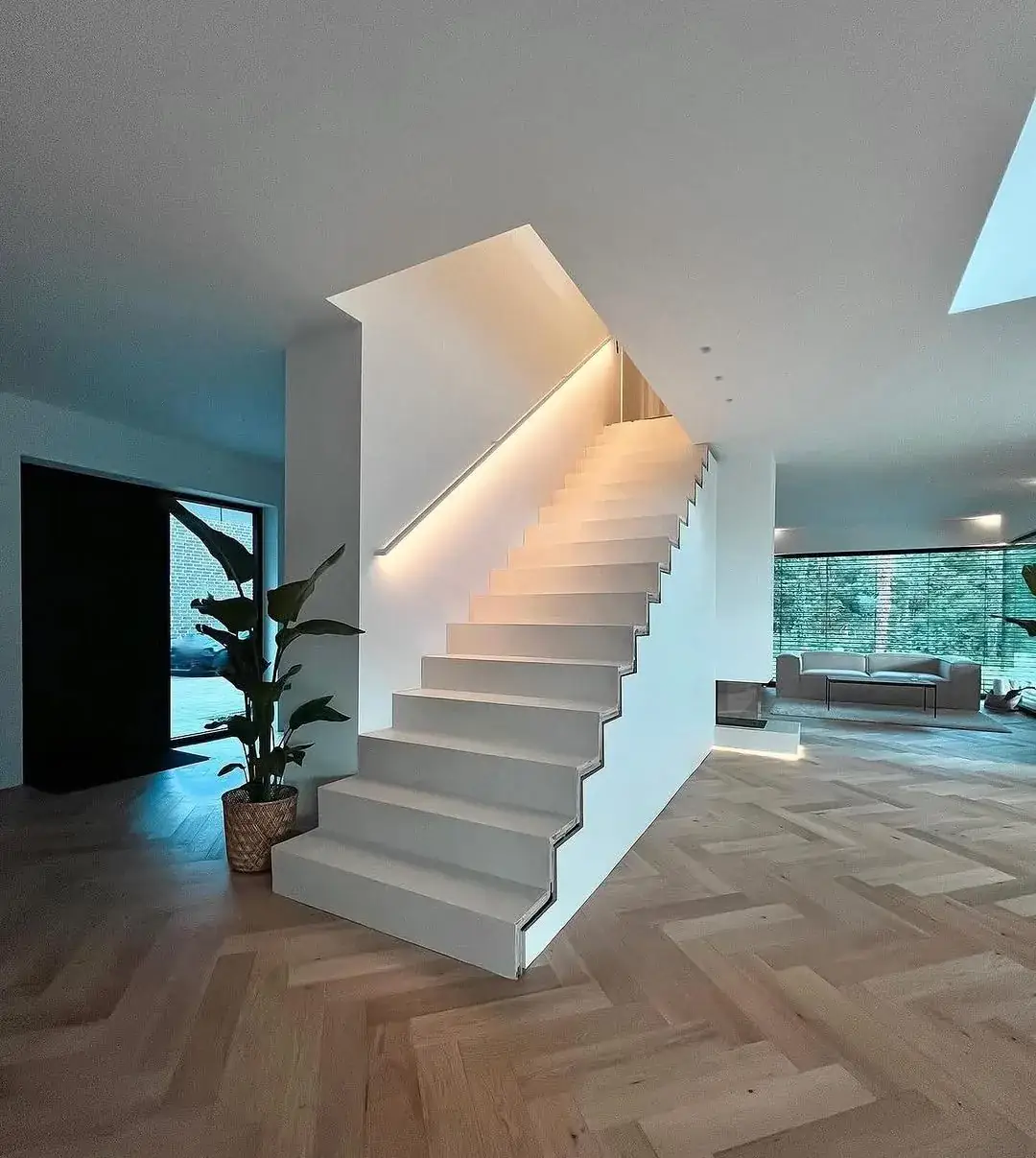Staircase with integrated lighting